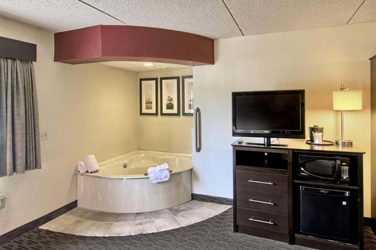 Blossom Hotel & Suites Traverse City Exteriér fotografie