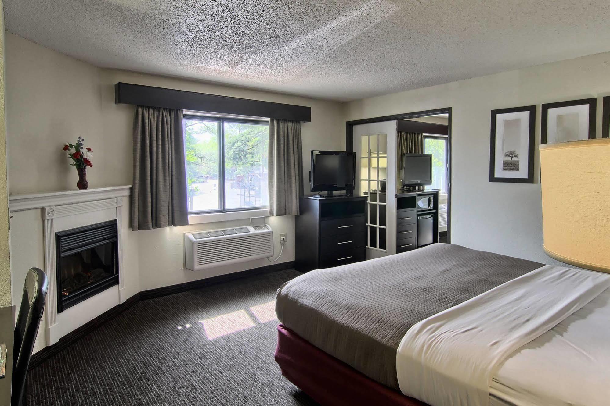 Blossom Hotel & Suites Traverse City Exteriér fotografie